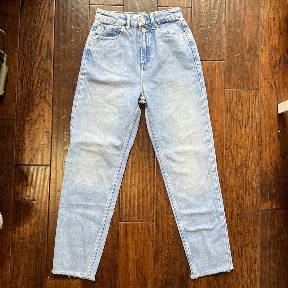 NWT Zara Mom Fit Jeans 2 Distressed